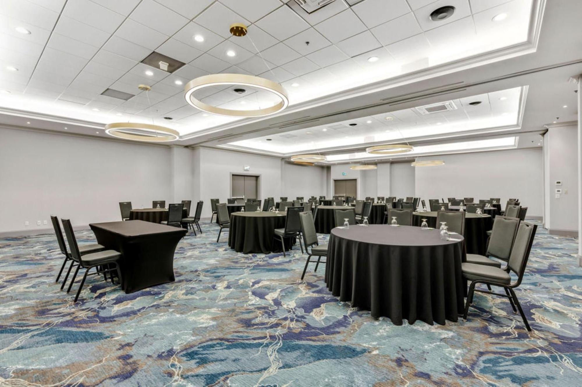 Holiday Inn & Suites Ottawa Kanata By Ihg Exteriör bild