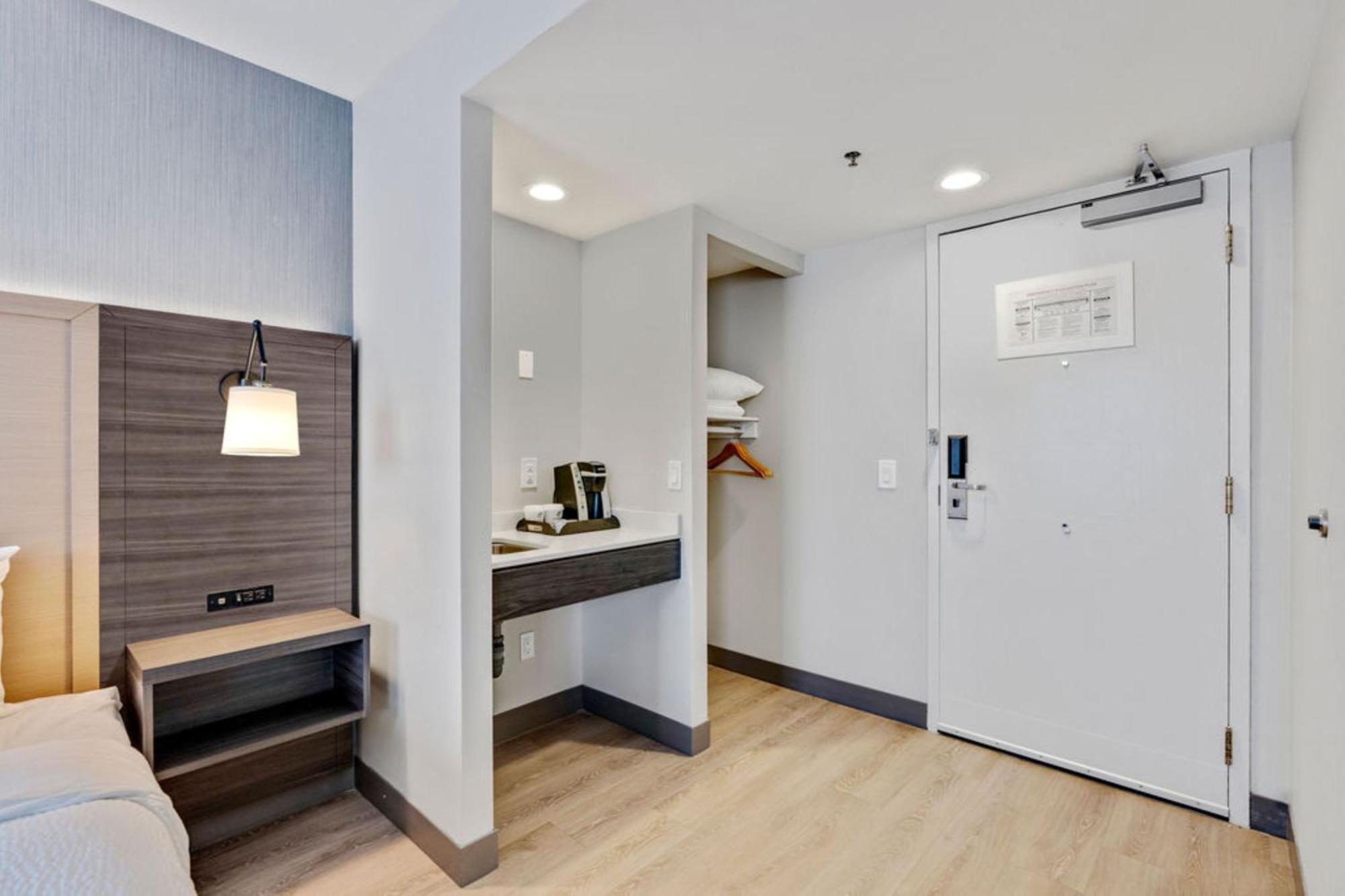Holiday Inn & Suites Ottawa Kanata By Ihg Exteriör bild