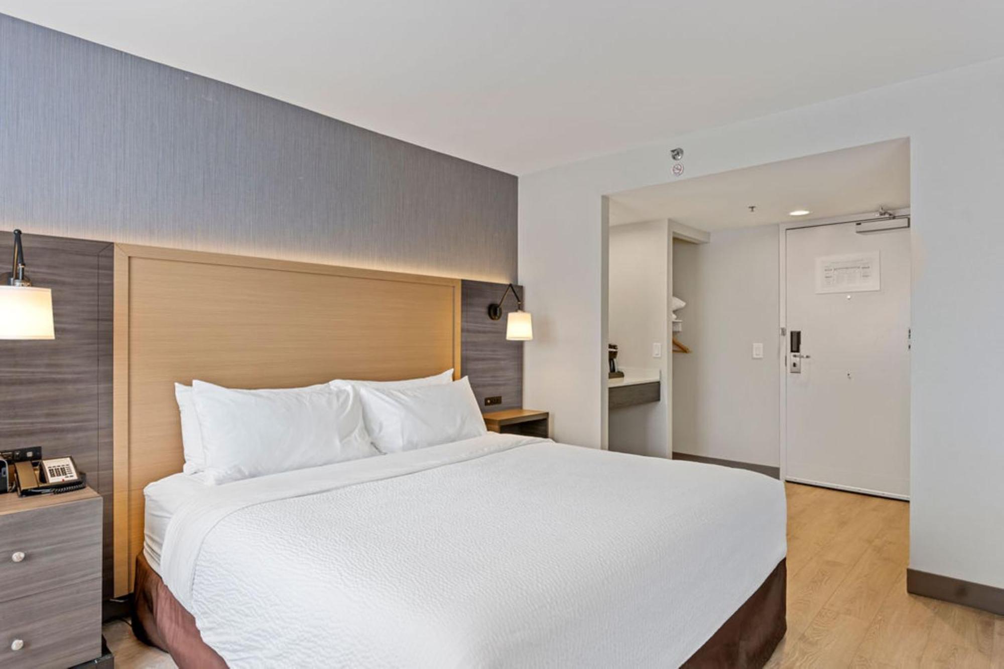 Holiday Inn & Suites Ottawa Kanata By Ihg Exteriör bild